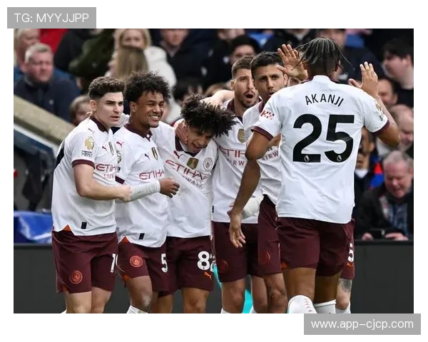 暴雨导致曼联客场对阵伯恩茅斯比赛中断近半小时